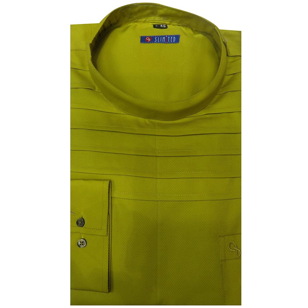 The CD Kurta is a stylish yet comfortable choice.This green kurta features an Mandarin collar and pin tuck in the front and shoulder open with buttons